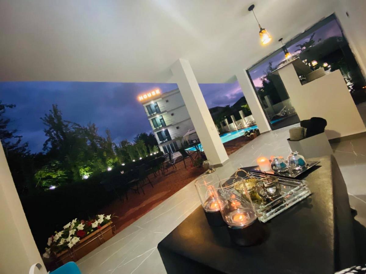 فندق New House كوبوليتي المظهر الخارجي الصورة