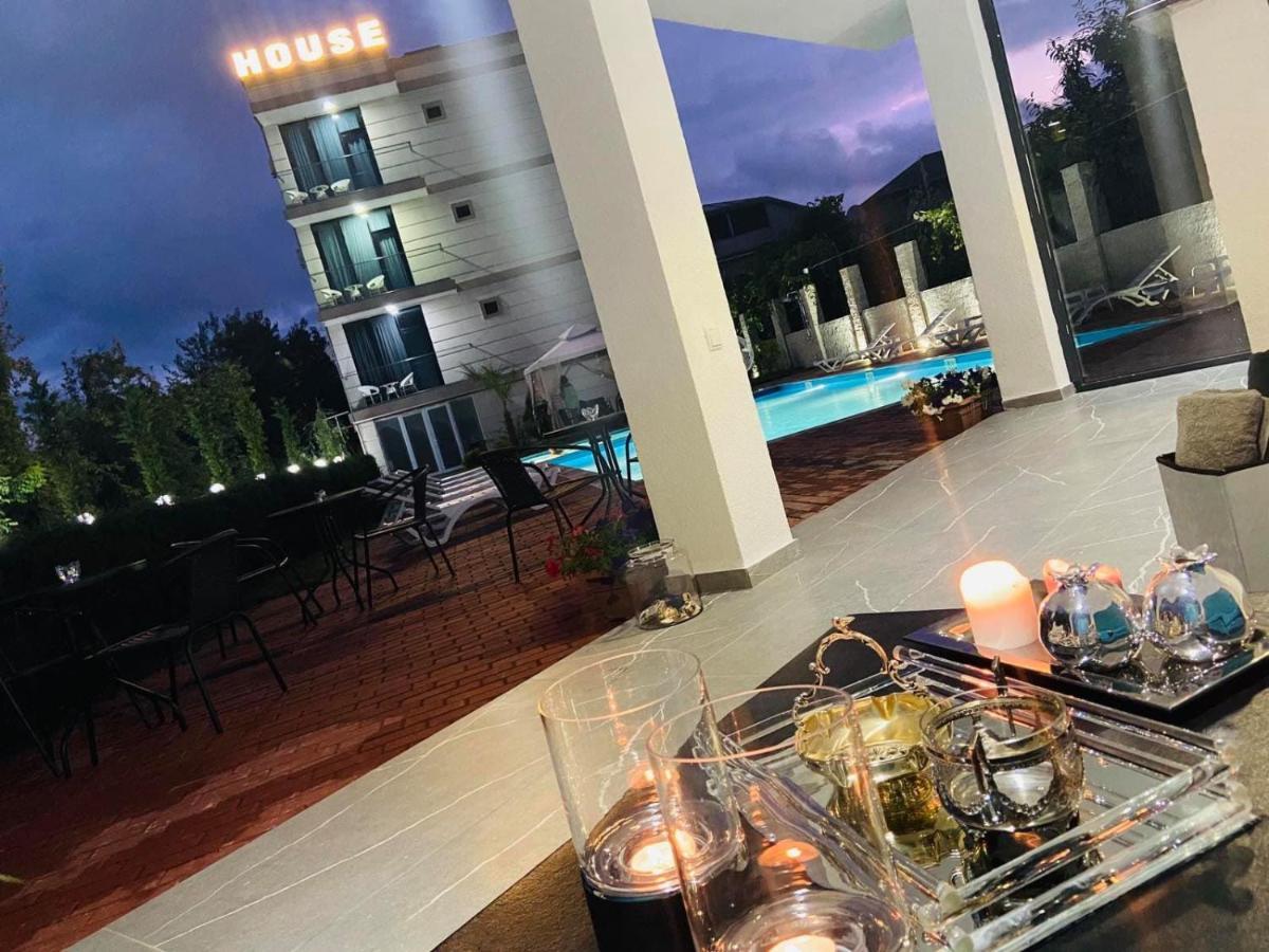 فندق New House كوبوليتي المظهر الخارجي الصورة